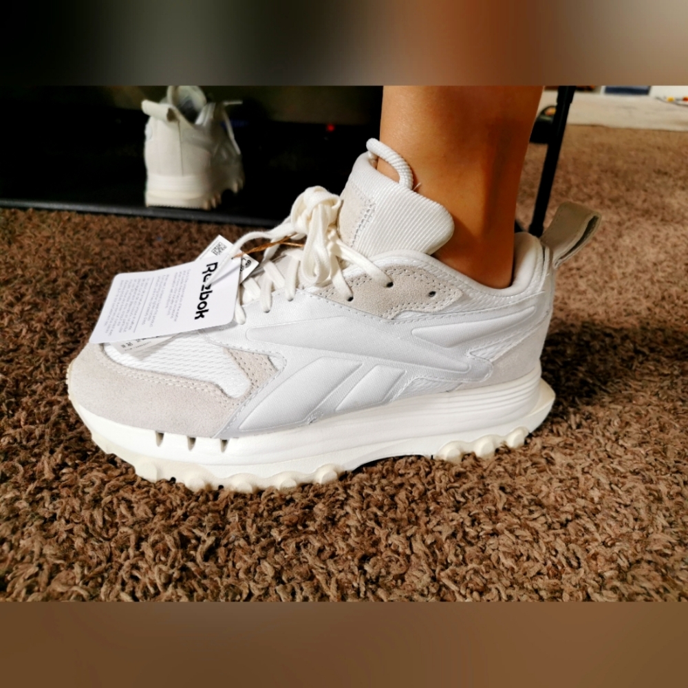 Reebok X Cardi B V2 classic leather shoes